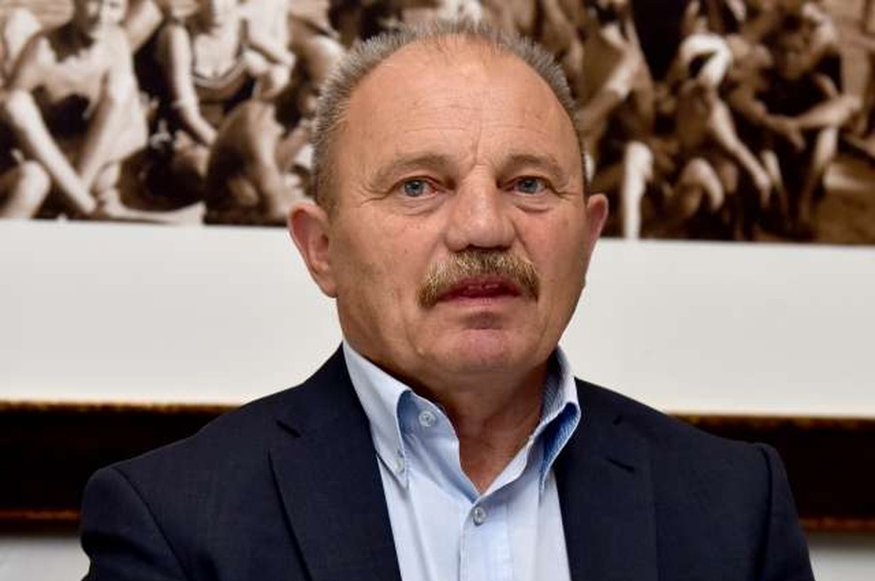 Grožnje, plakati s kljukastim križem ... Poslanec DeSUS Simonovič bo dogajanje prijavil policiji (foto: Tamino Petelinšek/STA)