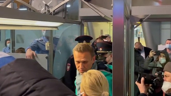 Alekseja Navalnega aretirali, podpornikom preprečili prihod na letališče (foto: profimedia)
