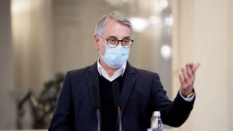 Poslanec Matjaž Han pozitiven na koronavirus, DZ naj bi o nezaupnici vseeno glasoval v sredo