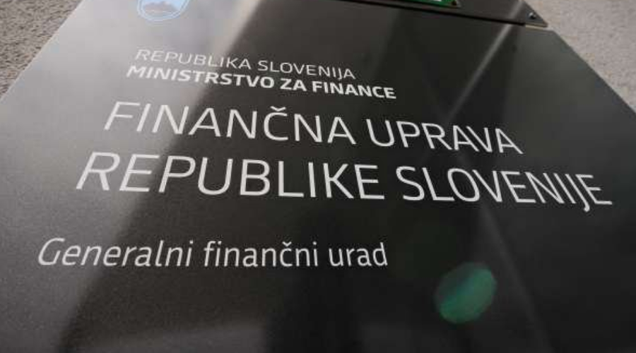 Furs pojasnjuje: takšni so pogoji za izplačilo predplačil za obnovo stanovanjskih objektov po ujmi (foto: Daniel Novakovič/STA)