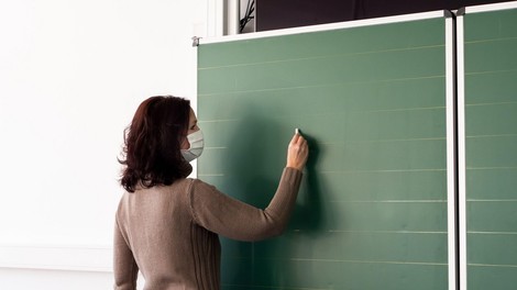 Učitelji in vzgojitelji po odloku na testiranje vsakih sedem dni
