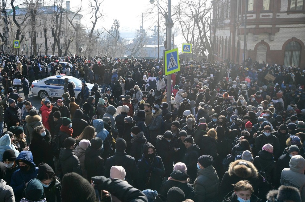Na protestih za izpustitev Alekseja Navalnega iz zapora aretirali več kot 2000 ljudi (foto: profimedia)