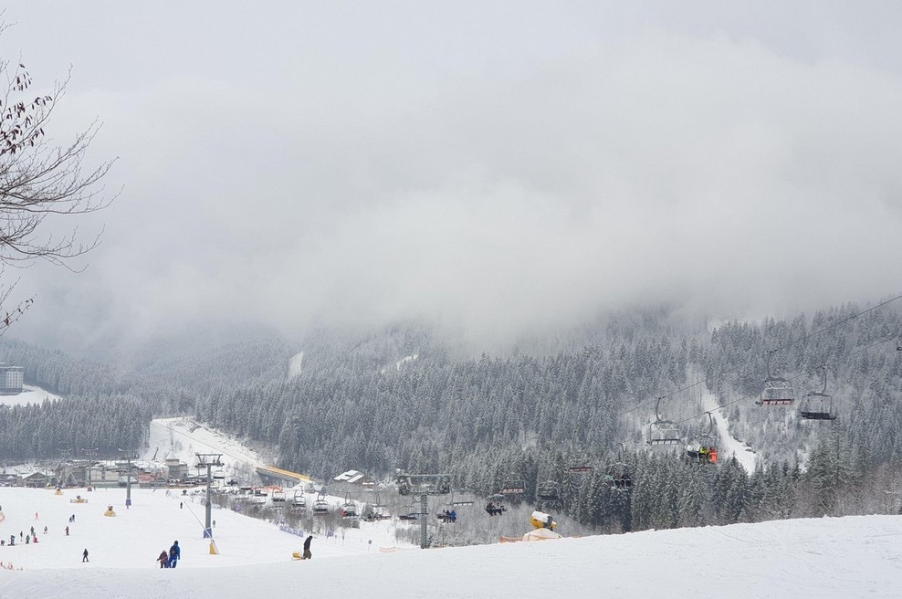 Ponovno odprta smučišča so zaradi slabega vremena bolj ali manj samevala (foto: profimedia)