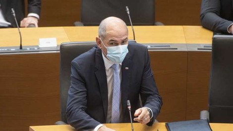Janša: Odprtje šol in vrtcev v torek še pod vprašajem