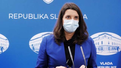 V šole se je danes vrnilo 53.306 učencev prvega triletja, v vrtce pa 74.630 otrok