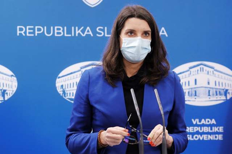 V šole se je danes vrnilo 53.306 učencev prvega triletja, v vrtce pa 74.630 otrok (foto: Daniel Novakovič/STA)