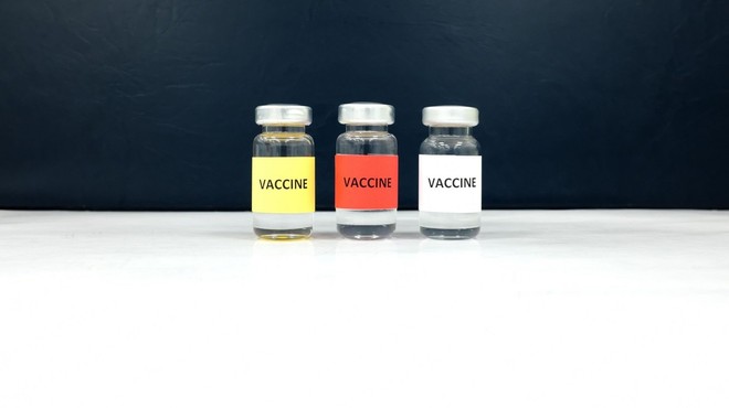 "Izbirajte, s katero vrsto cepiva se želite cepiti, na voljo pa je le kitajsko!" (foto: profimedia)