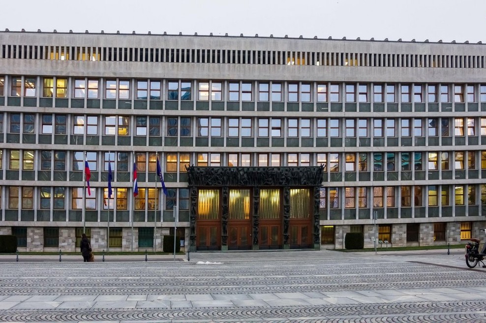 Premier pričakuje, da se stranka DeSUS opredeli, opozicija napoveduje interpelacije (foto: profimedia)