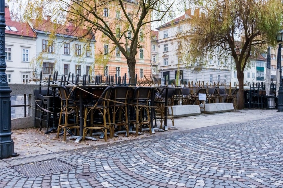Med petkovimi testi je bilo 1290 pozitivnih brisov, umrlo 22 bolnikov (foto: profimedia)