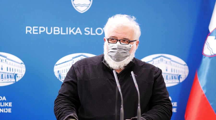 Krek: Če se angleška različica razširi, bi lahko konec februarja imeli težak epidemiološki položaj (foto: Daniel Novakovič/STA)