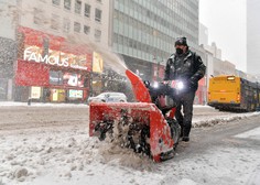 Severovzhod ZDA zajelo veliko snežno neurje, v New Yorku pričakujejo pol metra snega