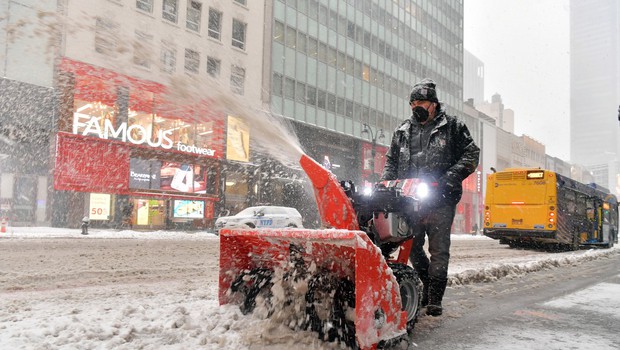 
                            Severovzhod ZDA zajelo veliko snežno neurje, v New Yorku pričakujejo pol metra snega (foto: Profimedia)