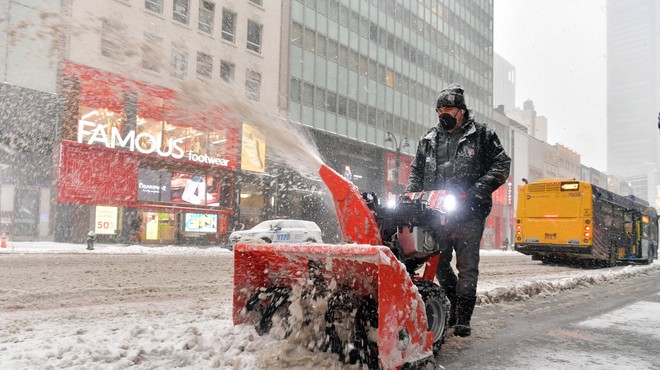Severovzhod ZDA zajelo veliko snežno neurje, v New Yorku pričakujejo pol metra snega (foto: Profimedia)