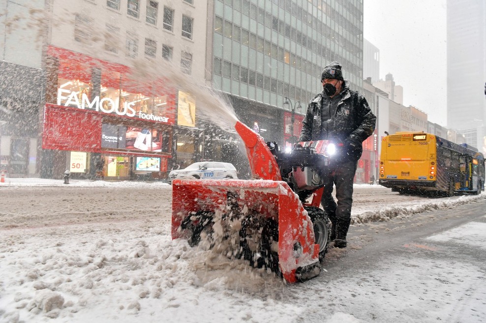 Severovzhod ZDA zajelo veliko snežno neurje, v New Yorku pričakujejo pol metra snega (foto: Profimedia)