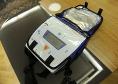 V Goriških Brdih neznanec ukradel pet defibrilatorjev