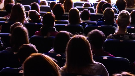 Po razkritju spolnega nadlegovanja na AGRFT odslej pri praktičnih predmetih vedno dva profesorja