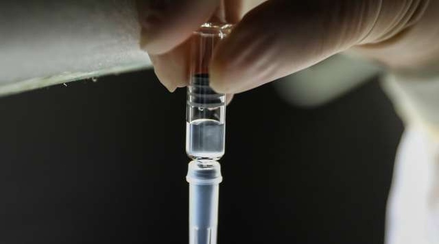 Cepivo AstraZenece učinkovitejše ob razmaku 12 tednov med odmerkoma (foto: Xinhua/STA)