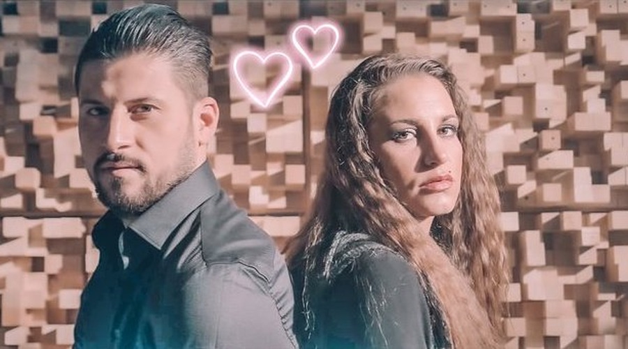 Mateja Mlađenovića (Ugodno oddam sina) ujeli v objemu naše lepotice Nuše Rojs (foto: Youtube pnt screen)