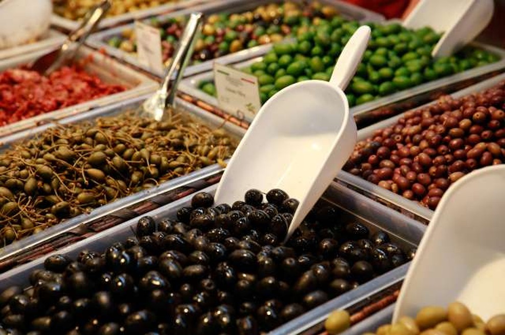 Raziskovalci našli dokaze, da so ljudje uživali vložene olive veliko prej, kot je veljalo doslej (foto: Anže Malovrh/STA)
