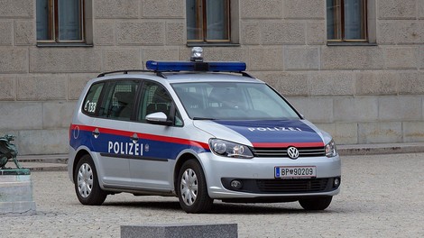 Zaradi prevelikega odmerka smejalnega plina v Gradcu umrla 17-letna Slovenka