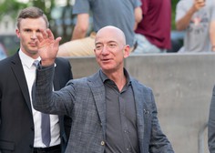 Ustanovitelj Amazona Jeff Bezos odhaja s položaja glavnega izvršnega direktorja