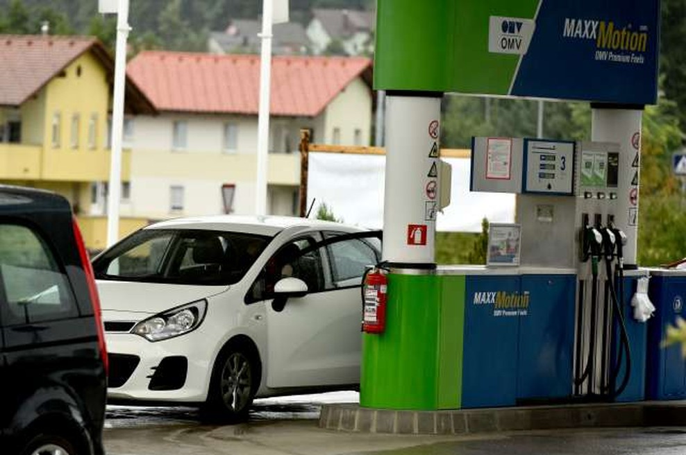 OMV v prodajo 120 bencinskih servisov v Slovenji (foto: Tamino Petelinšek/STA)