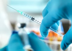 Oxfordska univerza v raziskavo o učinkovitosti kombinacije dveh različnih cepiv proti covidu-19