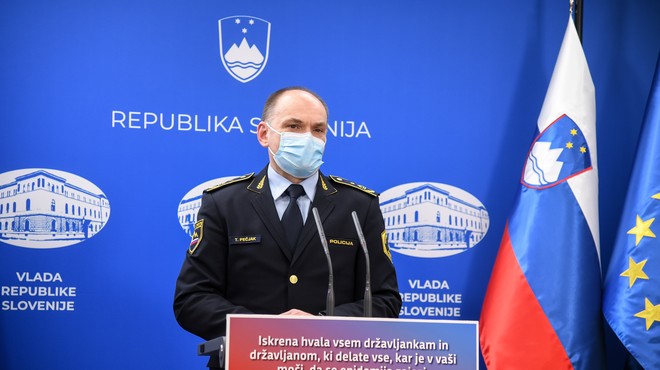 Policija ob nadzoru epidemioloških ukrepov v tednu dni izdala 551 plačilnih nalogov (foto: Nebojša Tejić/STA)