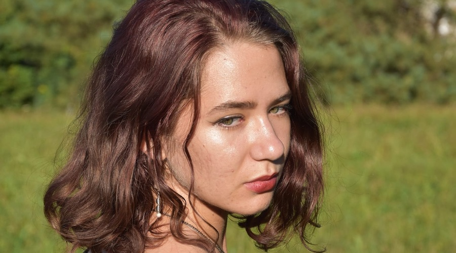 Dijakinja Aiko Zakrajšek: »Ravno, ko smo postali najstniki, se nam je v življenje vrinila epidemija.« (foto: Neža Grazer Maham)