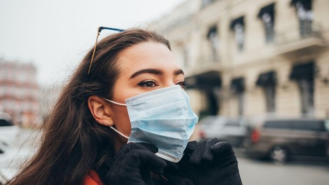 Med petkovimi 17.264 odvzetimi vzorci 990 pozitivnih, umrlo 18 bolnikov
