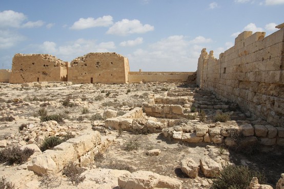 Arheologi v templju blizu Aleksandrije odkrili lobanjo z zlatim jezikom