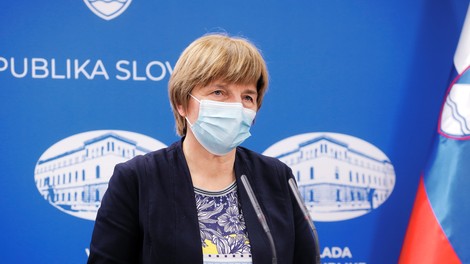 Magajnejeva: Potrjevanje pozitivnih hitrih s PCR testi bo glede na zmanjševanje pojavnosti okužb smiselno uvesti kmalu