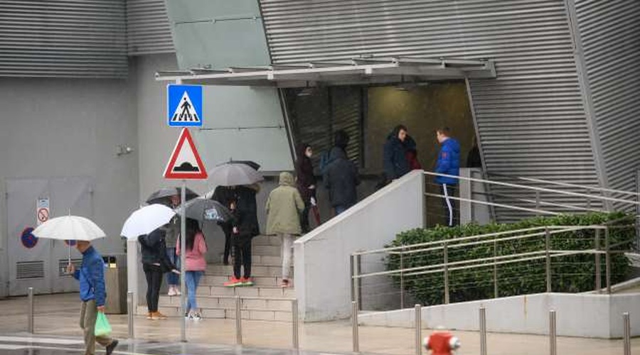 Vodja Europarka: "V centru delam že 18 let, pa nisem še nikoli pred osmo uro srečala toliko nasmejanih obrazov" (foto: Nebojša Tejić/STA)