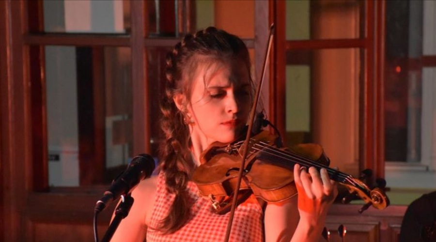 »Skozi glasbo je mogoče občutiti, kako je s harmonijo stremeti k skupnemu cilju.« (foto: osebni arhiv Peter in Laura Pal)