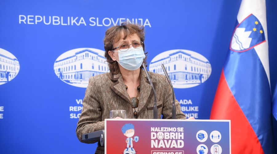 Čakš Jagrova: Konec tedna želimo uvesti sistem preverjanja vseh pozitivnih hitrih testov s PCR testi (foto: Nebojša Tejić/STA)