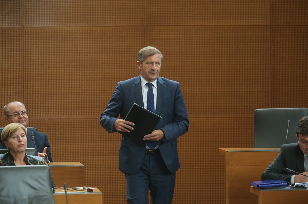 Državni zbor bo o konstruktivni nezaupnici odločal na izredni seji v ponedeljek (foto: profimedia)