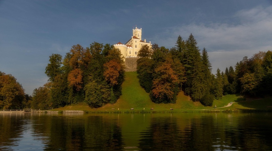 Grad Trakošćan bo zaradi čiščenja mulja začasno ob del jezera (foto: profimedia)