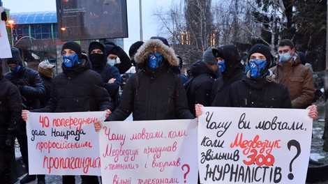 Rusi ne popuščajo in so  v podporo Alekseju Navalnemu kljub mrazu spet na ulicah