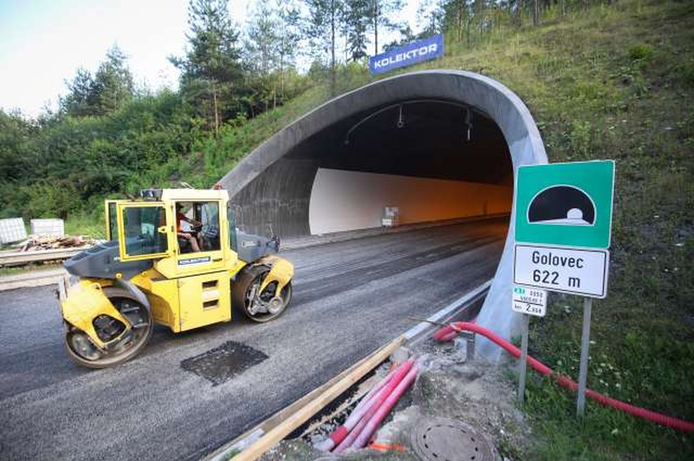 Sredi marca bo stekla obnova še druge cevi predora Golovec (foto: Anže Malovrh/STA)