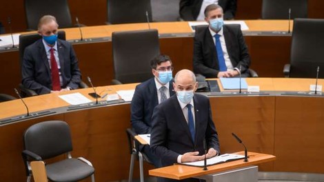Erjavcu ni uspelo, nezaupnica Janševi vladi ni bila izglasovana