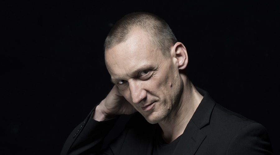 Marko Mandić: »Na živce mi gredo blazni stereotipi v smislu, da so moški takšni in ženske takšne« (foto: Peter Uhan / SNG Drama Ljubljana)