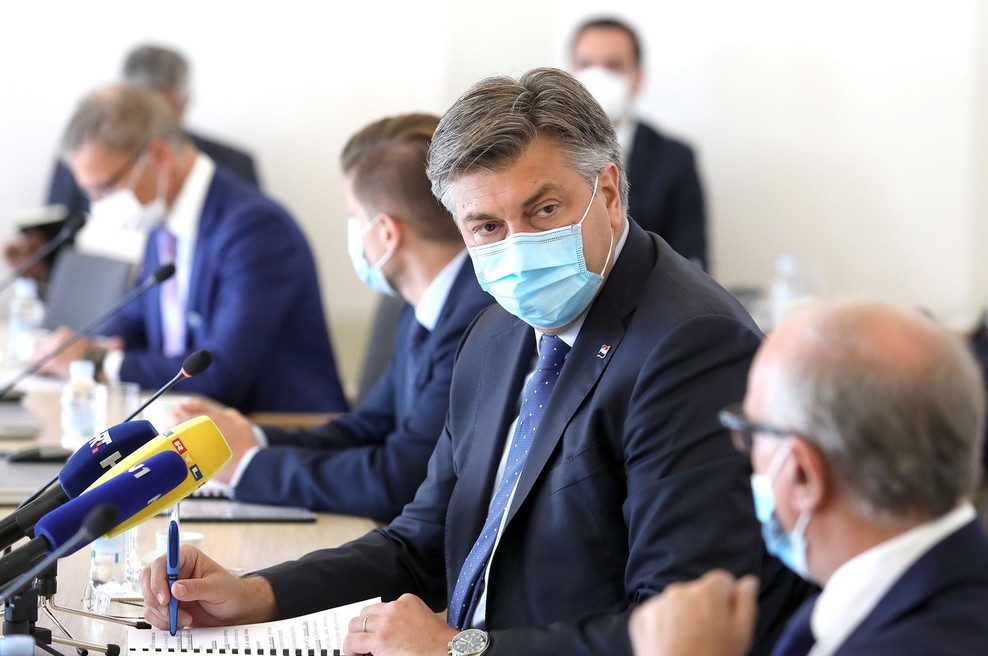Plenković in njegovi ministri sedijo na najboljših stolih na svetu, vrednih 3.000 EUR (foto: Profimedia)
