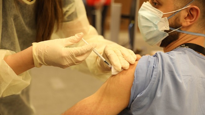 Pri cepljenih v Izraelu Pfizerjevo cepivo 94-odstotno učinkovito (foto: Profimedia)