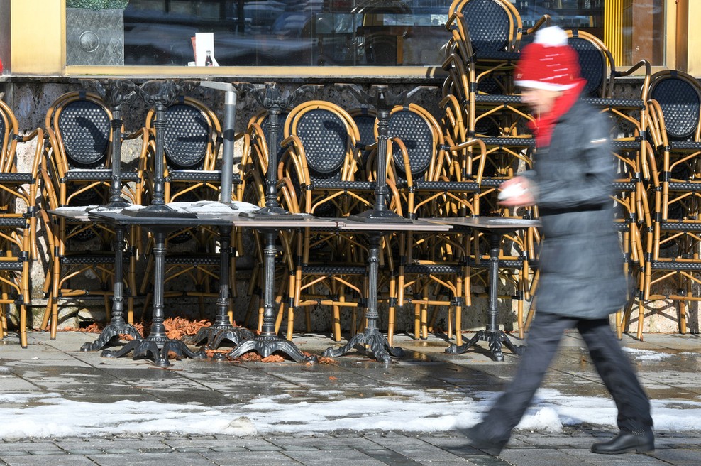 V Avstriji bodo restavracije in hoteli zaprti do velike noči, na Tirolskem še vedno omejitev gibanja (foto: Shutterstock)