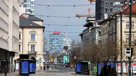 Zaradi manj prometa med epidemijo najverjetneje tudi manj škodnih primerov