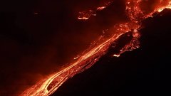 Ognjenik Etna na Siciliji ponovno izbruhnil (foto in video)