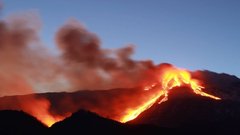 Ognjenik Etna na Siciliji ponovno izbruhnil (foto in video)