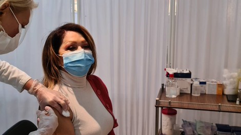 "Cepljena," je zapisala Neda Ukraden, sledilka pa ji je zabrusila: "Sem mislila, da si pametna ženska!"