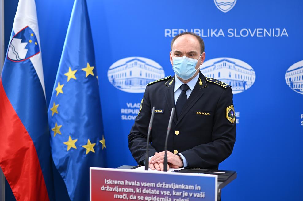 Policija za konec tedna napovedala poostren nadzor v prometu, na smučiščih in v turističnih krajih (foto: Tamino Petelinšek/STA)