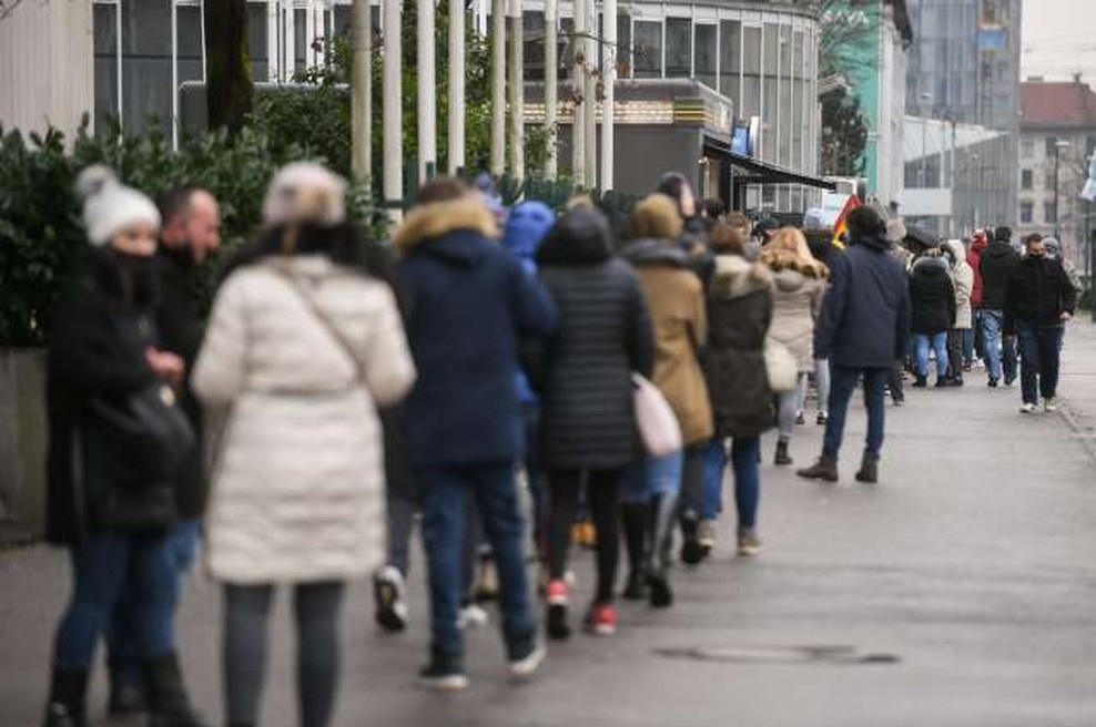Trend upadanja okužb se upočasnjuje, ponovno se krepijo nekatera žarišča po državi (foto: Daniel Novakovič/STA)